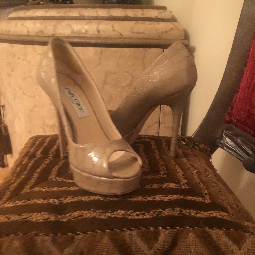 Jimmy Choo platform pump. Beautiful in a very good condition.
